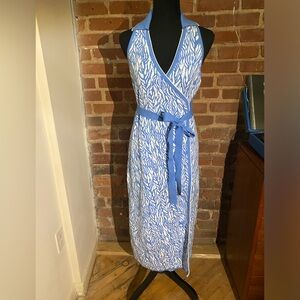 Beautiful Diane Von Furstenberg blue and white wrap dress size medium NWOT
